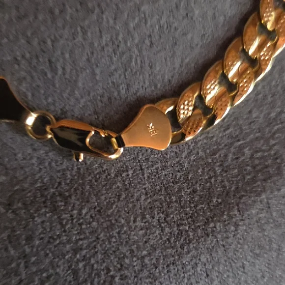 Elegant Gold Chain Necklace - Picture 3 of 16